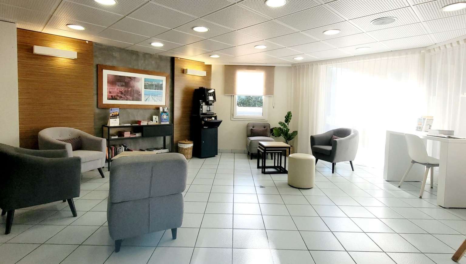 Lobby de l'Hôtel Espace Cité, 2 étoiles Carcassonne, 