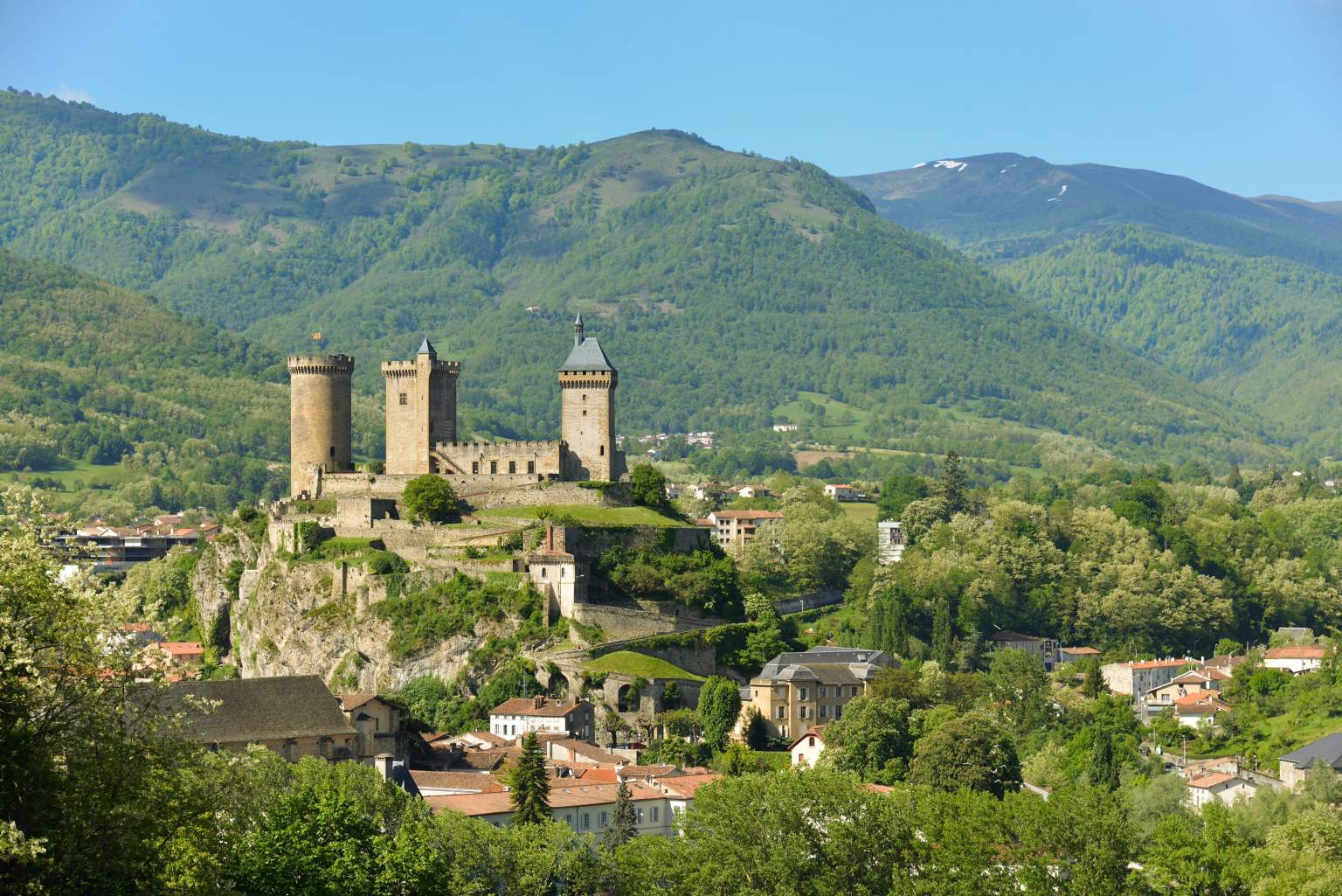 The city of Carcassonne, Tourism Pays Cathare 
<div><div class="gtx-trans-icon"> </div></div>