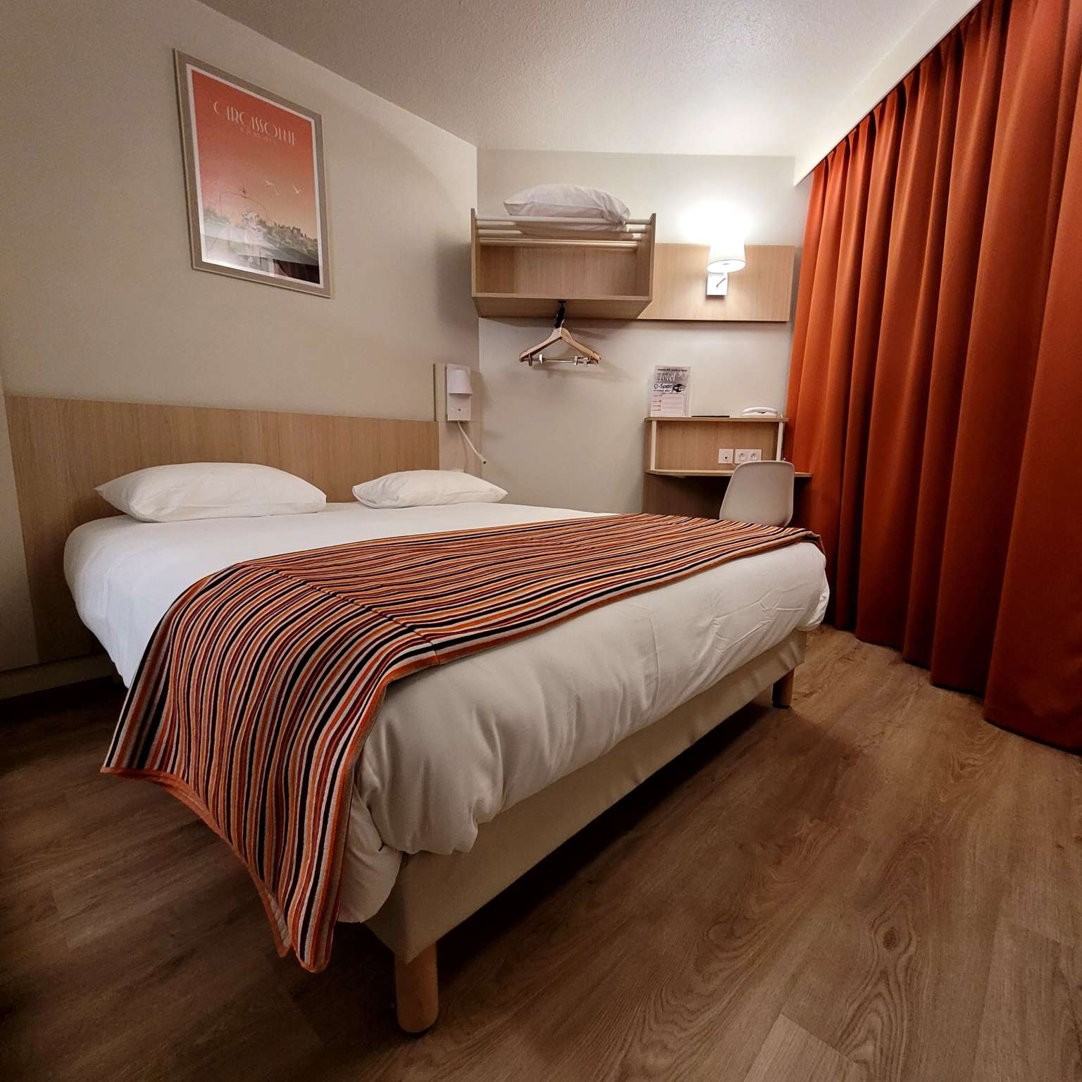 Chambre 2 Étoiles · Hotel Espace Cité, Carcassonne, Hôtel avec vue sur la Cité Médiévale